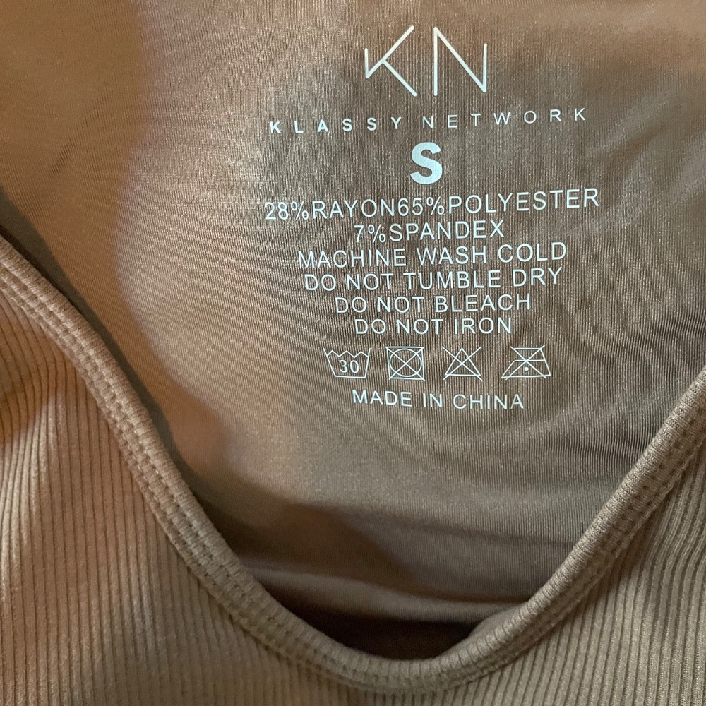 Klassy Network Ribbed Tee - Picture 2 of 3